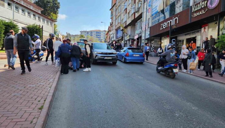 Yoldan karşıya geçmek isteyen adama otomobil çarptı: 1 yaralı