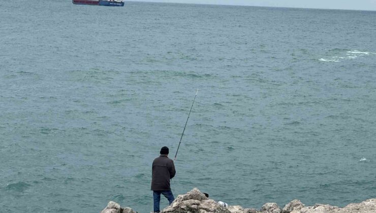 Amatör balıkçılar olta ile balık keyfi yaşadı