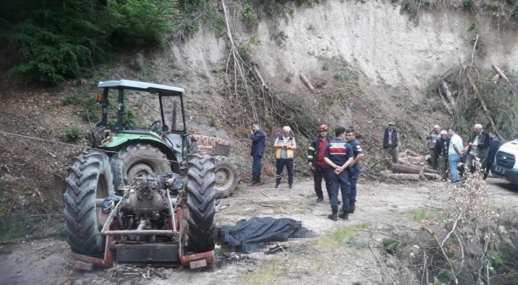 Devrilen traktörün altında kalan sürücü hayatını kaybetti