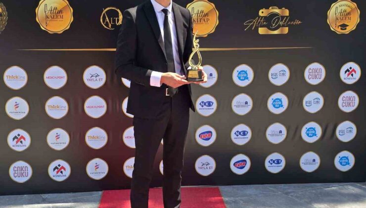 Düzce Üniversitesi akademisyenine altın fırça ödülü