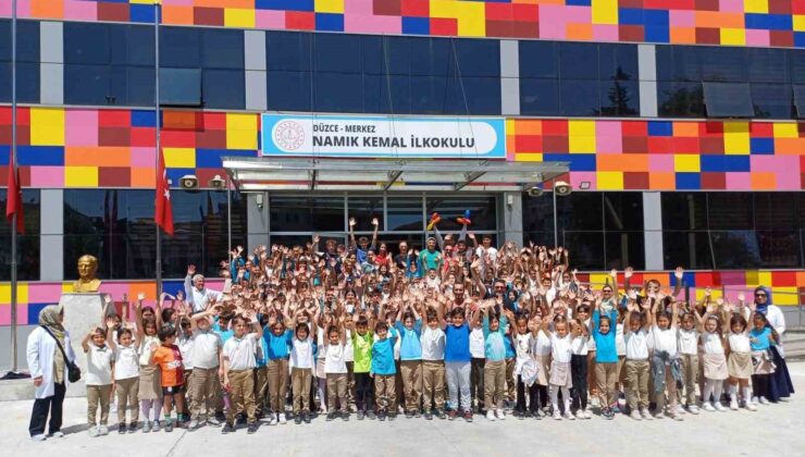 Geleneksel çocuk oyunları oynadılar