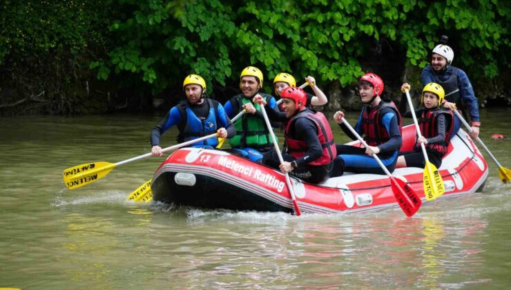 Rafting ile stres attılar