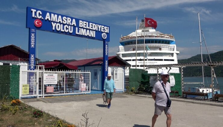 Rus turistler Amasra’ya doyamıyor