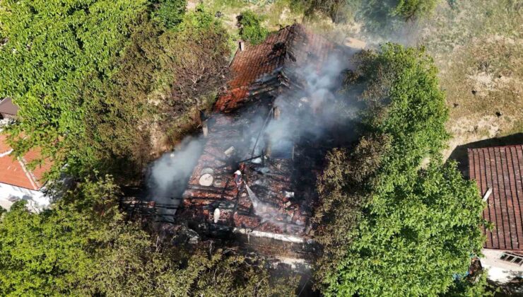 Safranbolu’da iki katlı müstakil ev yangında zarar gördü