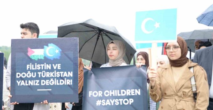 Üniversite öğrencilerinden Filistin ve Doğu Türkistan’a sessiz destek