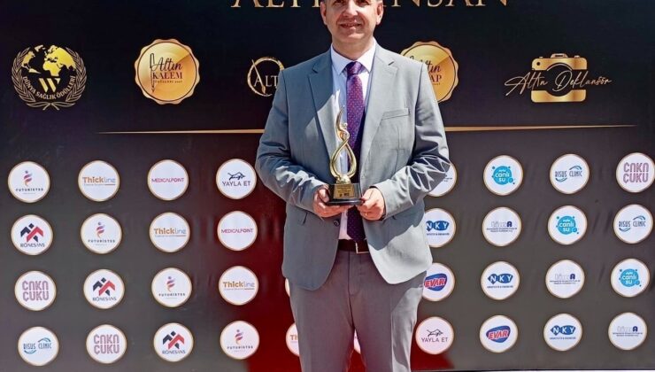 Yılın akademik altın kalem ödülünün sahibi oldu