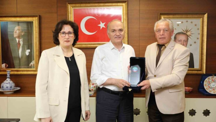 KAFFED’den Başkan Özlü’ye plaket