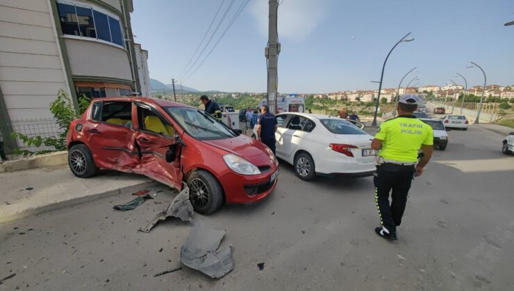 Karabük’te iki otomobil çarpıştı: 5 yaralı