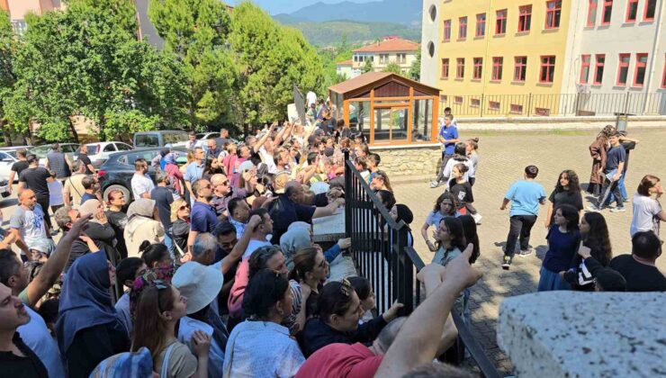 LGS’nin ilk oturumu sona erdi, okul bahçesi açık görüşü andırdı