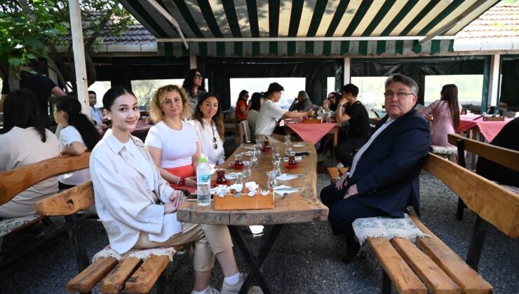 Rektör Özölçer Uluslararası Öğrencilerle bir araya geldi