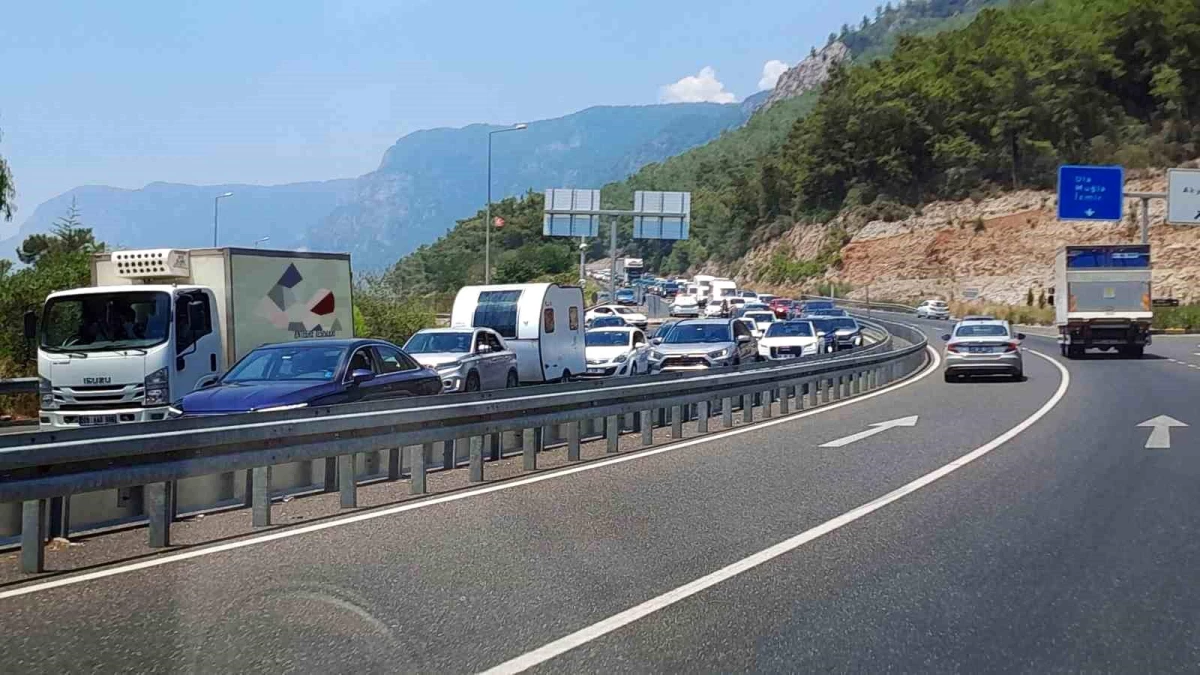 Akyaka’ya Karayolu Kapatılınca Sakar Rampa’nda 5 Kilometre Kuyruk Oluştu