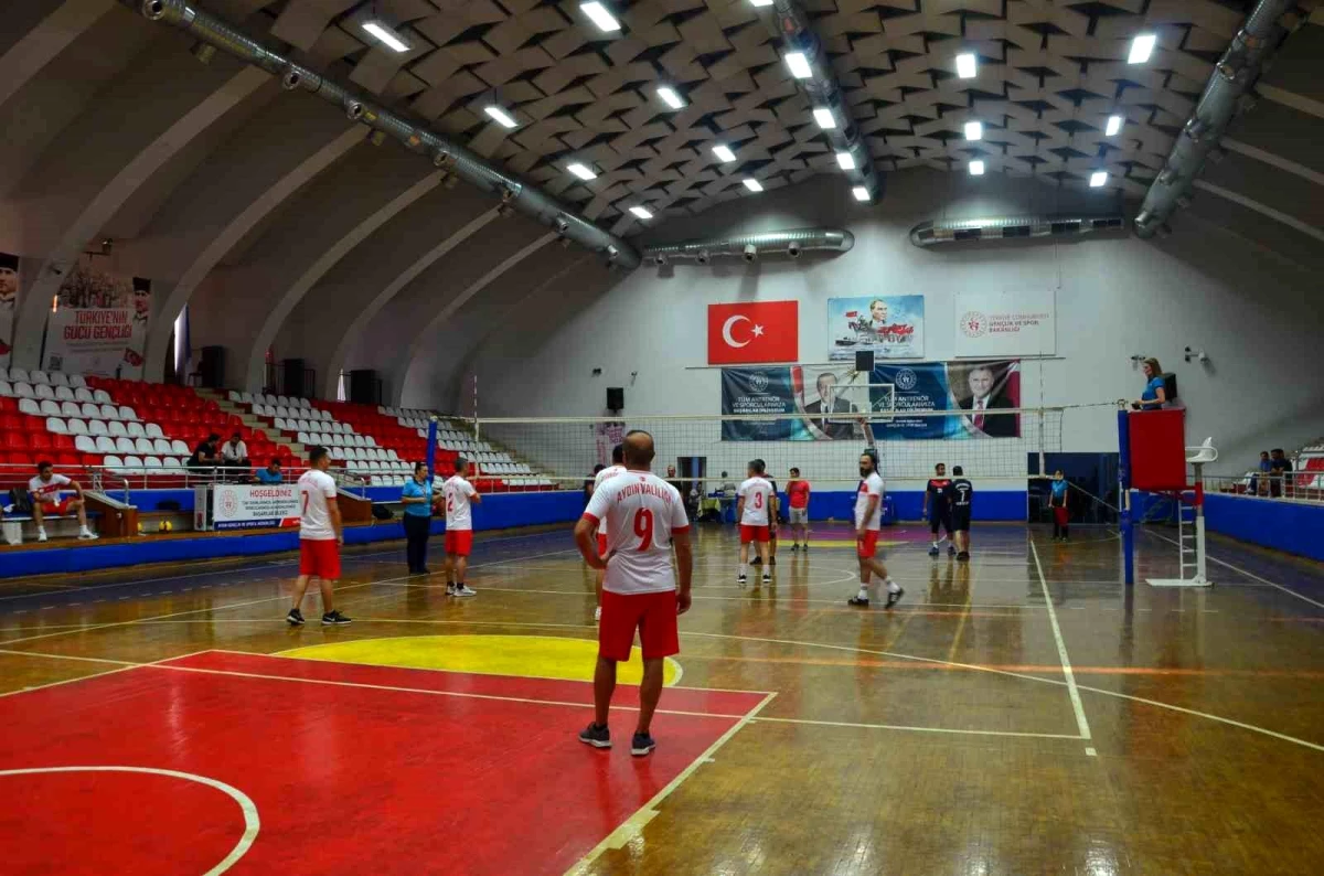 Aydın’da 15 Temmuz Şehitleri Anma, Demokrasi ve Milli Birlik Günü kapsamında Voleybol Turnuvası başladı