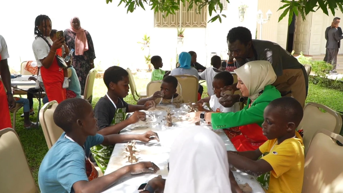 Bakan Göktaş, Senegal’de yetim çocuklarla çömlek atölyesine katıldı