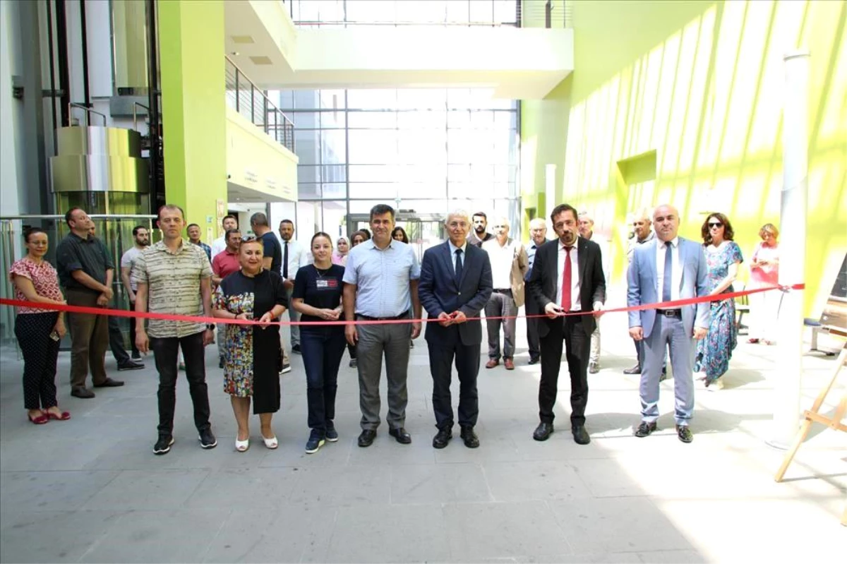 ESTÜ’de 15 Temmuz Demokrasi ve Milli Birlik Günü Fotoğraf Sergisi Açıldı