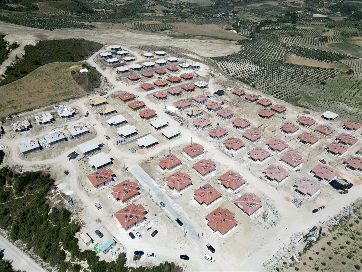 Hatay’da depremzedeler için yapımı süren köy evleri eylülde teslim edilecek