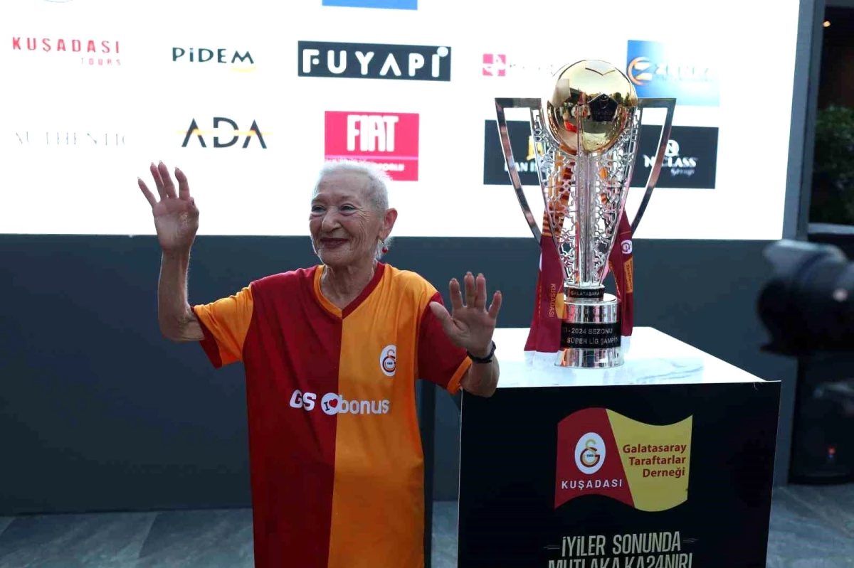 Kuşadası’nda Galatasaray Şampiyonluk Kutlaması