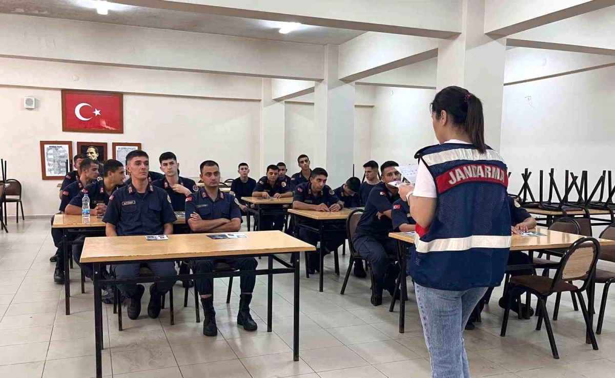 Mersin’de Jandarma, Cezaevi Personeline Kadına Yönelik Şiddetle Mücadele Eğitimi Verdi