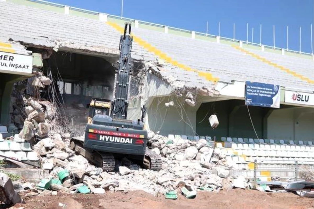 Muğla Atatürk Stadyumu’nda Yıkım Çalışmaları Başladı