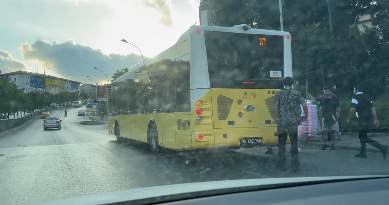 Patenli Genç İETT Otobüsüne Tutunarak Trafiği Tehlikeye Attı