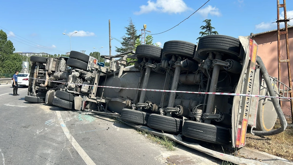 Pendik’te Beton Mikseri Kaza Yaptı, Şoför Yaralı Halde Kaçtı