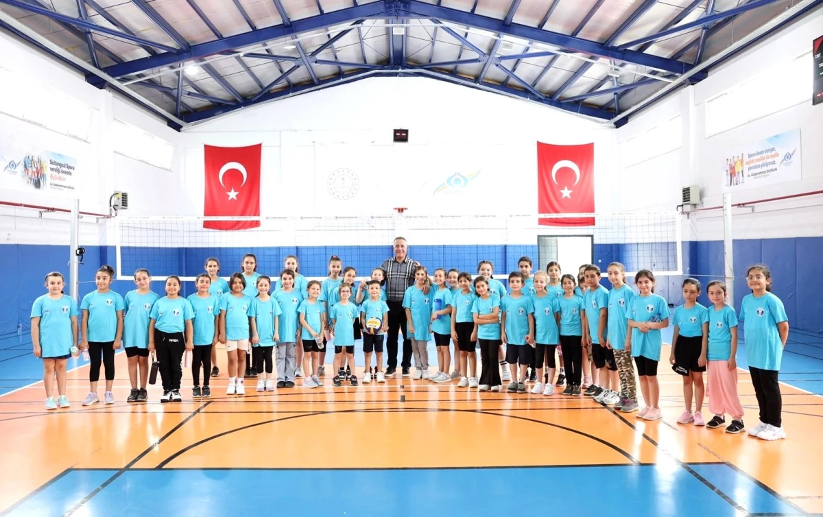 Sultangazi Belediye Başkanı Genç Voleybolcularla Buluştu