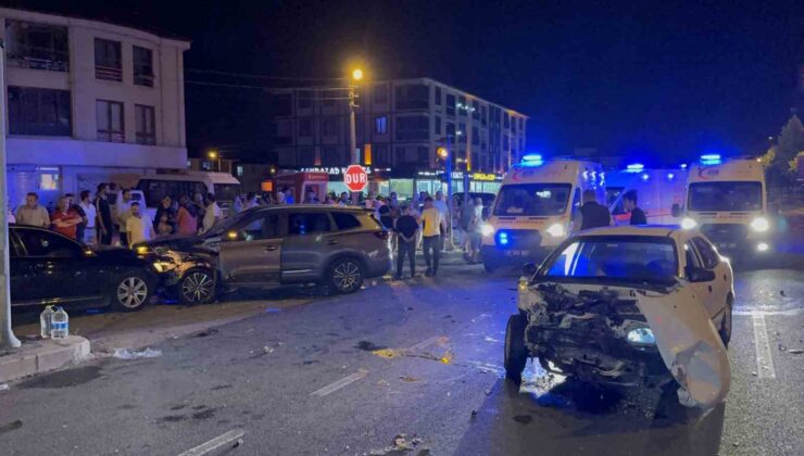 Yasak yerden U dönüşü zincirleme kazaya sebep oldu: 1’i çocuk 7 yaralı