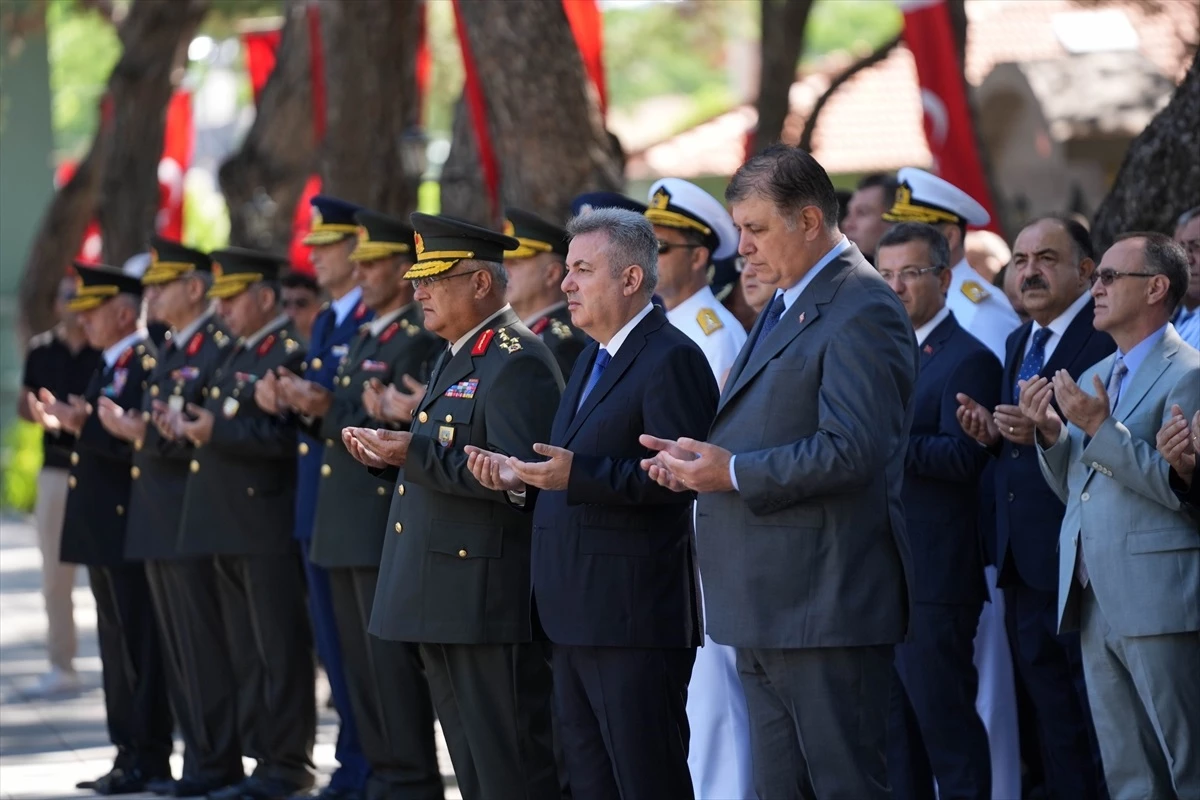 15 Temmuz Demokrasi ve Milli Birlik Günü Etkinlikleri Şehitliklerde Düzenlendi