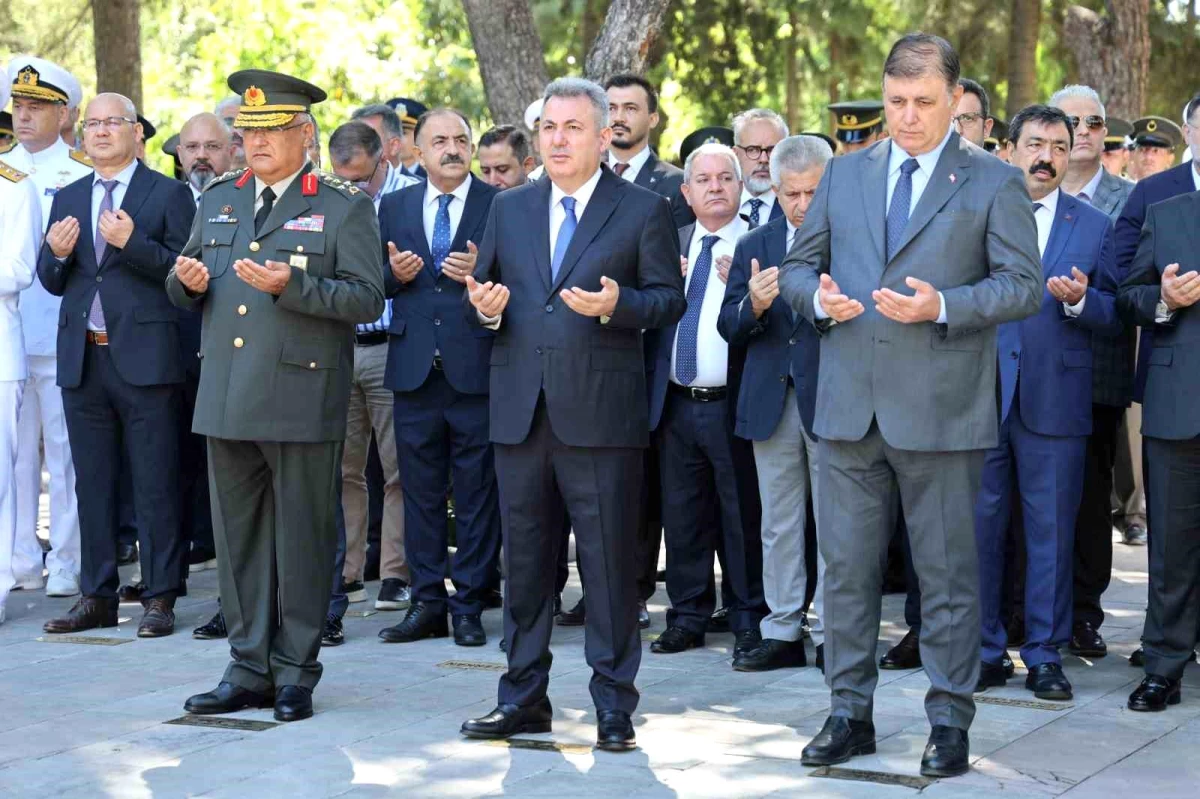 15 Temmuz hain darbe girişiminin 8’inci yılında İzmir’de anma töreni düzenlendi