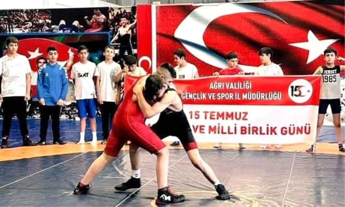 Ağrı’da 15 Temmuz Şehitleri Anma etkinlikleri kapsamında sportif müsabakalar düzenlendi