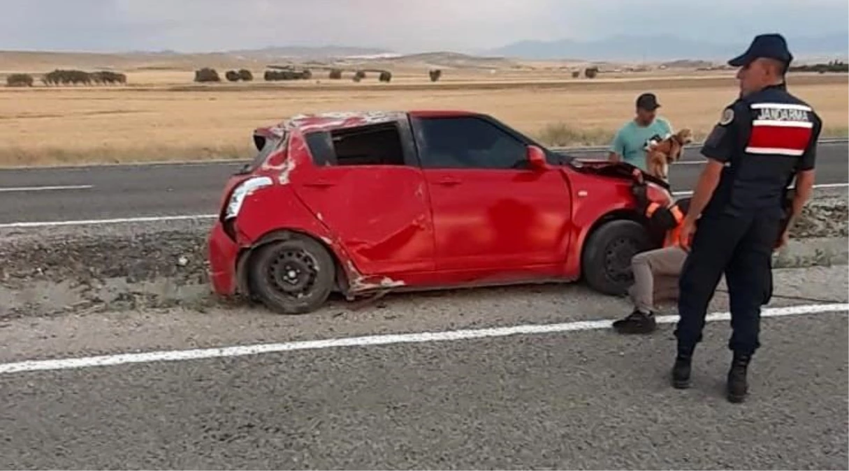 Aksaray’da Kaza Sonrası Hurdaya Dönen Otomobilinden Yara Almadan Kurtulan Sürücü, Köpeğiyle Birlikte Aracının Başından Ayrılamadı