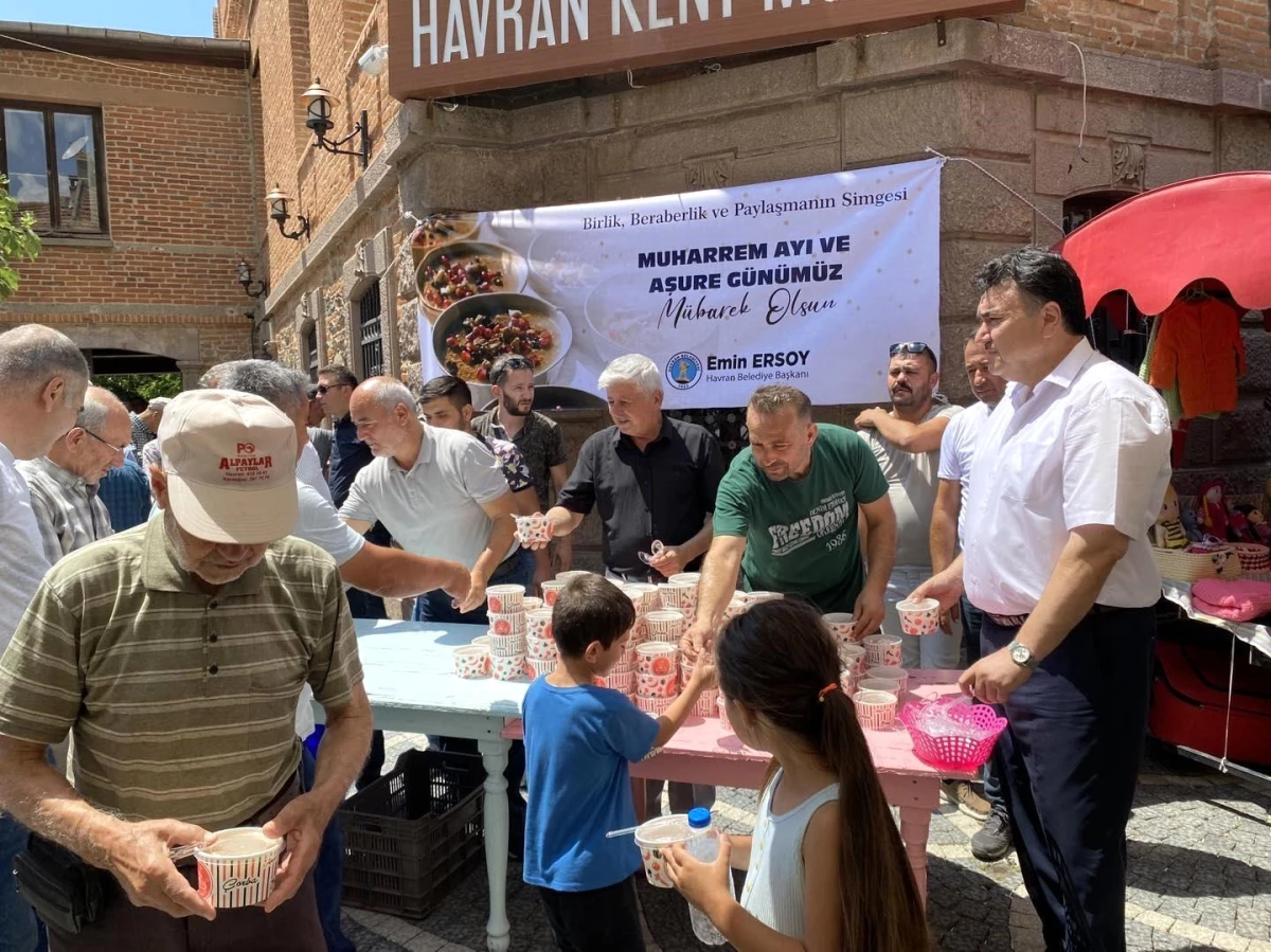 Balıkesir’de Havran Belediyesi tarafından aşure hayrı yapıldı