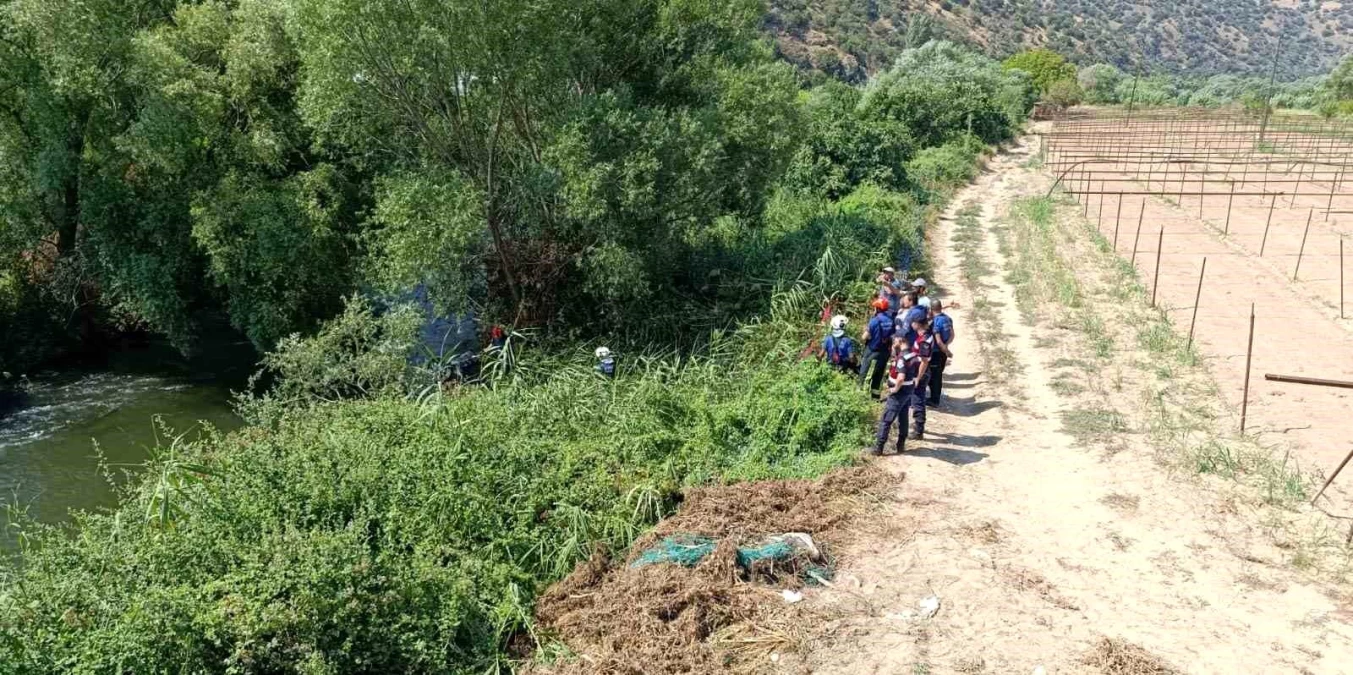 Denizli’de Nehre Uçan Otomobilde 2 Kişinin Cansız Bedenine Ulaşıldı