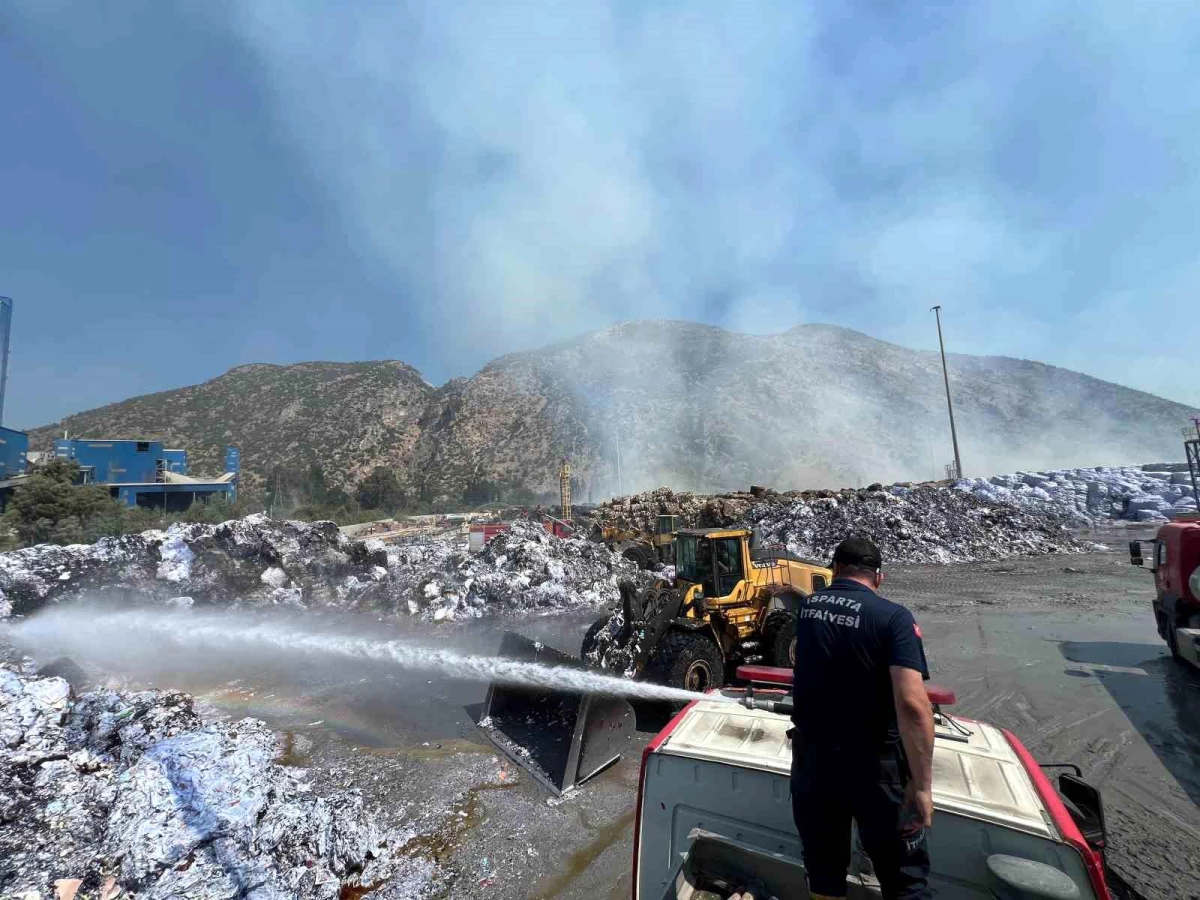 Isparta Belediyesi İtfaiye Müdürlüğü Aydın’daki Yangına Destek Veriyor