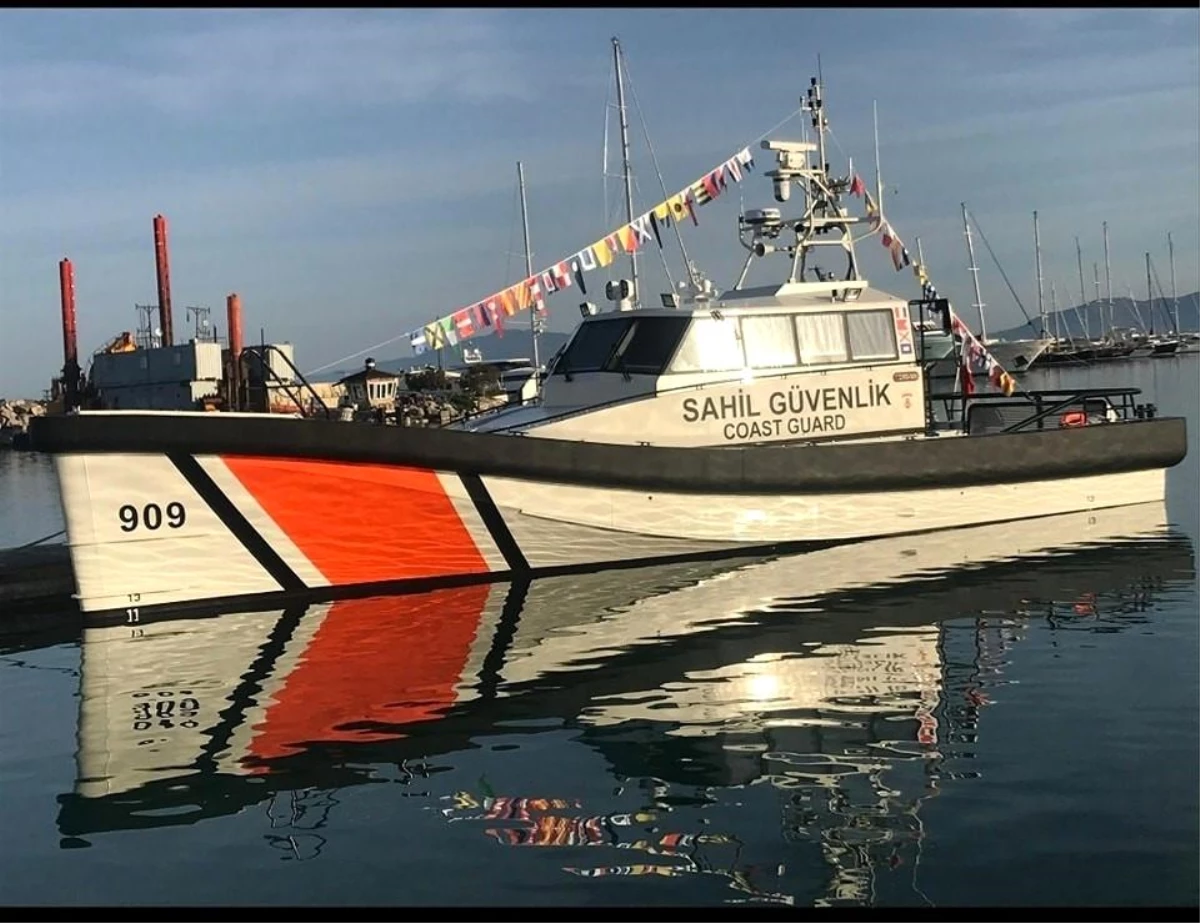 Kuşadası’nda 15 Temmuz Demokrasi ve Milli Birlik Günü kapsamında Sahil Güvenlik Botu ziyarete açılıyor