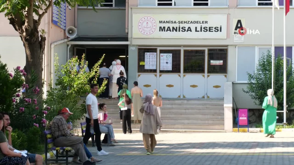 Manisa Büyükşehir’den memur adaylarına destek