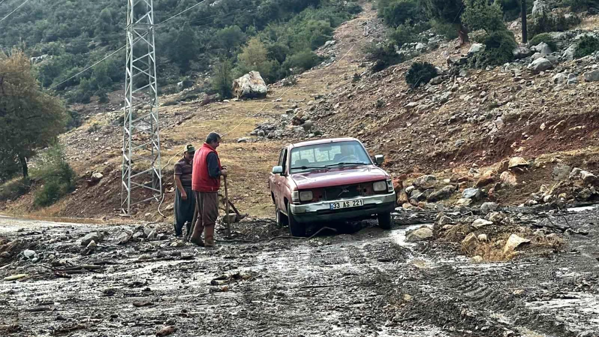 Mersin’de Şiddetli Yağış Sonucu Köy Yollarında Hasar Oluştu