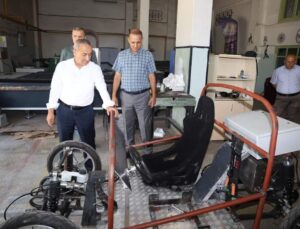 Öğrenciler elektrikli aracını kendi yapıyor