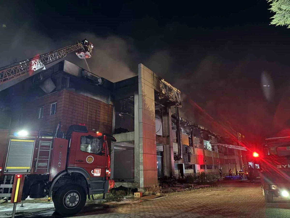 Sakarya’da Kozmetik Fabrikasında Yangın Kontrol Altına Alındı