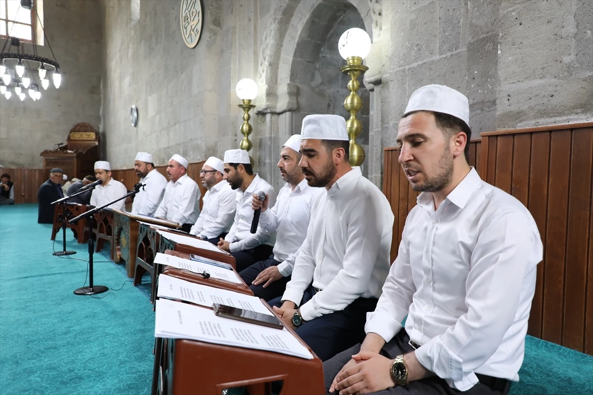 Van, Hakkari ve Bitlis’te 15 Temmuz Demokrasi ve Milli Birlik Günü dolayısıyla şehitler için mevlit okutuldu