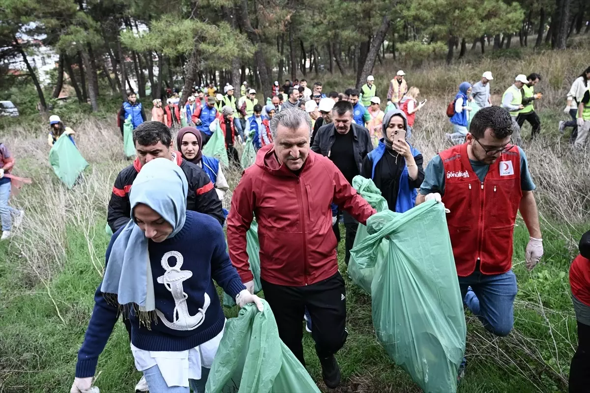 Bakan Bak, Dünya Temizlik Günü’nde Aydos Ormanı’nda