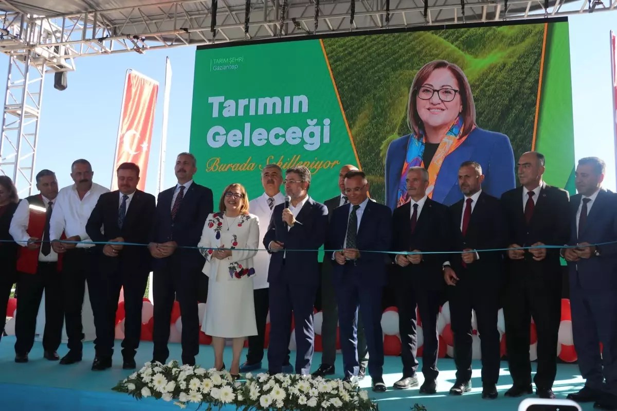 Bakan Yumaklı’dan Ekmek Fabrikası Açılışı