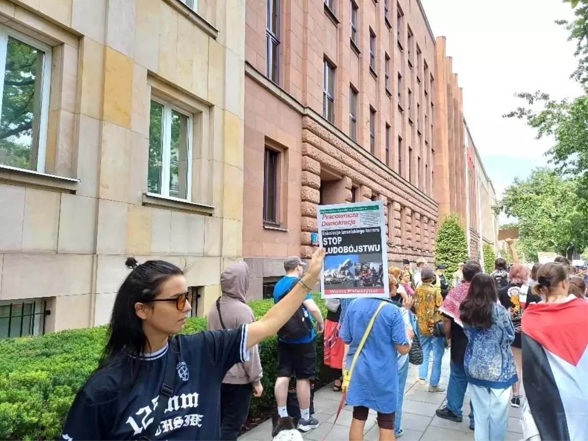 Blinken Varşova’da Protesto Edildi