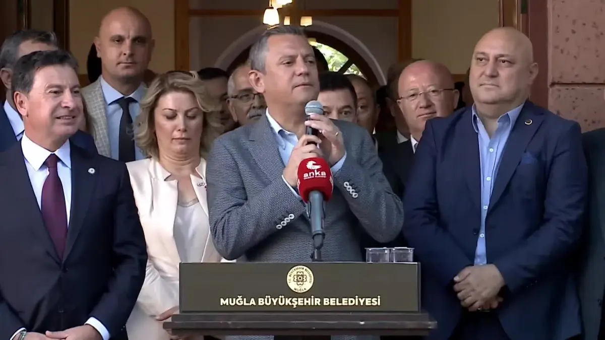 CHP Lideri Özel: “El Tutuşmaya Devam Ederseniz, Bu Millet Size Şaşı Bakmayı Bırakın, Gönlünden Söküp Atacak”