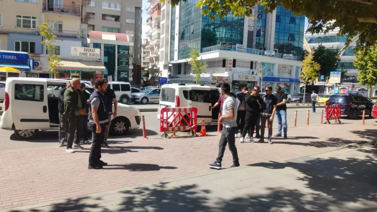 Kırşehir’de 15 Kaçak Göçmen ve 4 Organizatör Yakalandı