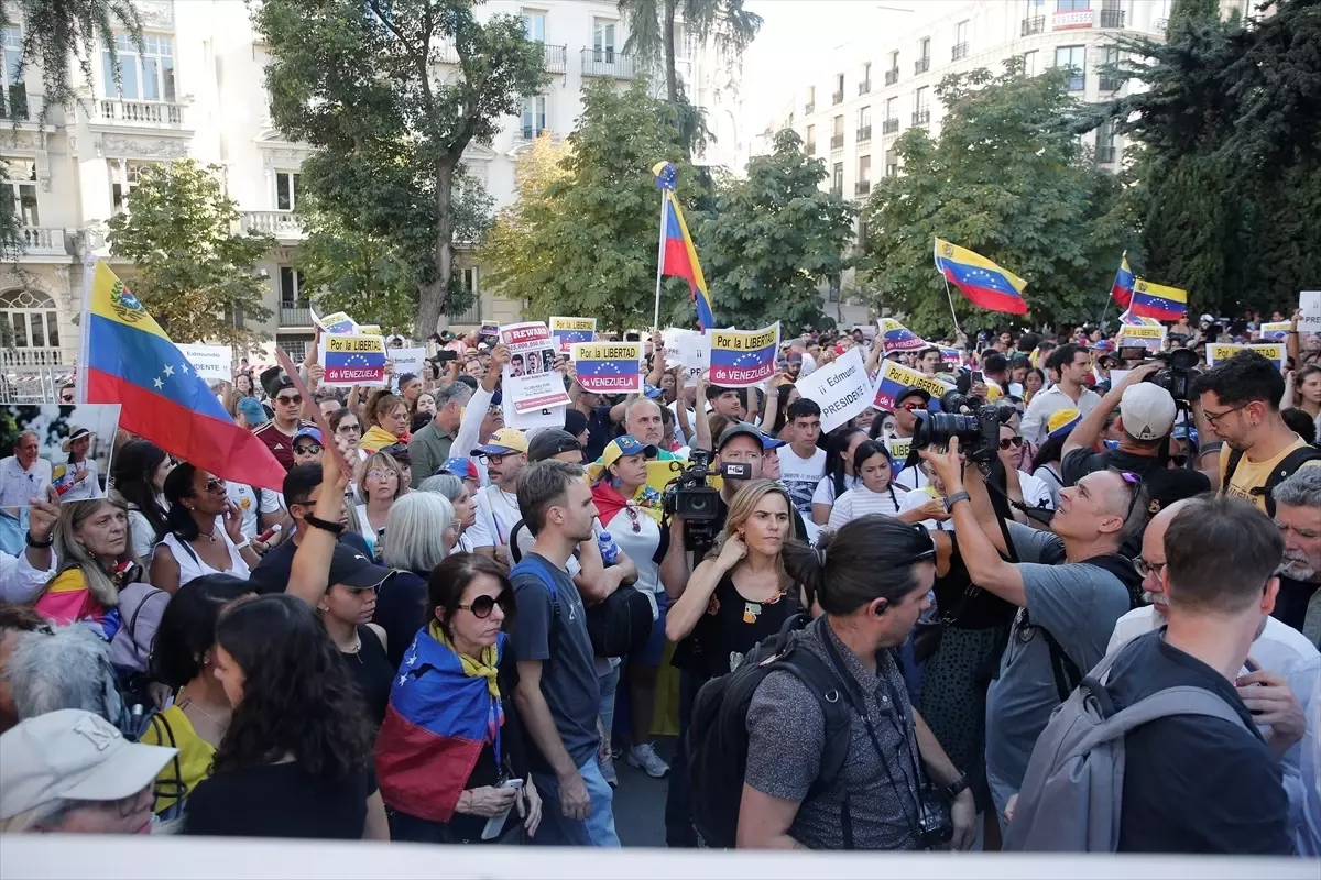 Madrid’de Venezuelalı Göçmenler Eylemde