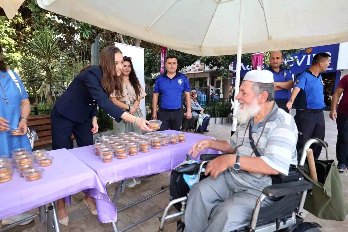 Şehzadeler Belediye Başkanı Durbay’dan Mevlit Kandili’nde Simit İkramı