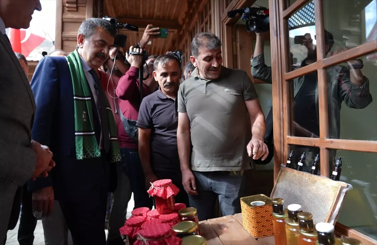 Tortum Yöresel Ürünler Çarşısı Açıldı