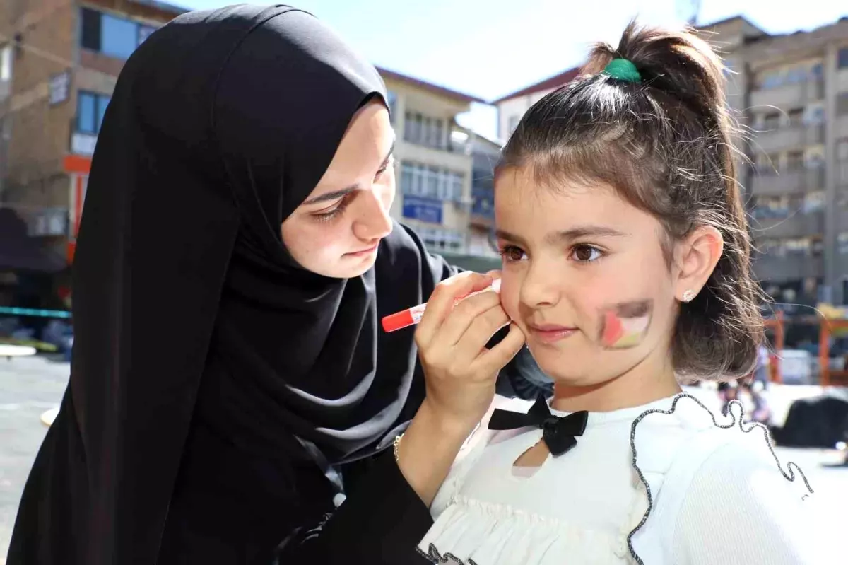 Hakkari’de Filistinli Çocuklar için Çizim Etkinliği Düzenlendi