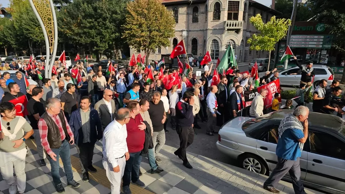 İsrail Saldırılarına Tepki: Yürüyüşler Düzenlendi