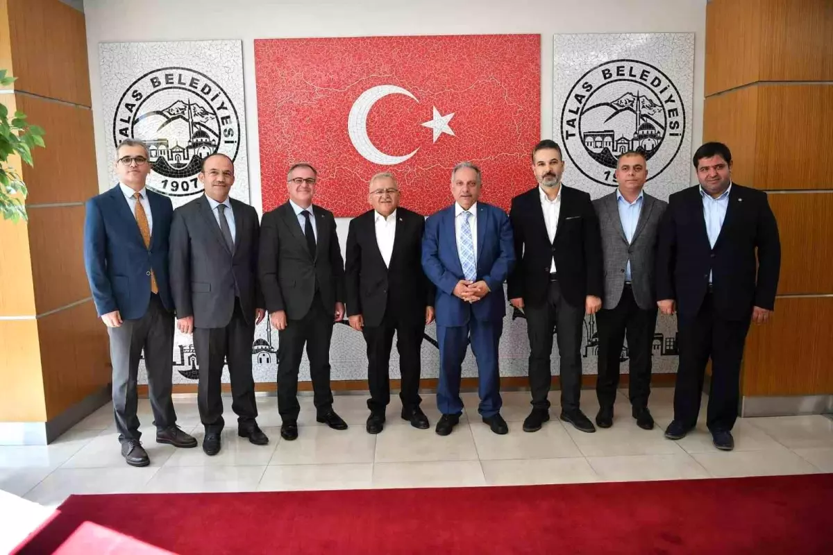 Kayseri Büyükşehir Belediye Başkanı Büyükkılıç, Talas ve Hacılar Belediye Başkanlarını Ziyaret Etti